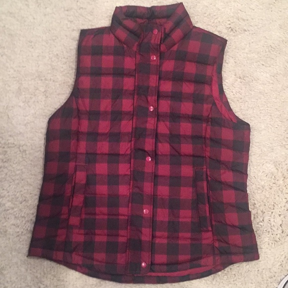 Gap vest in dark red and black check pattern - Picture 2 of 3